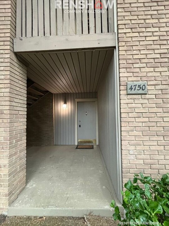 4750 Oakbrook Ct in Memphis, TN - Building Photo