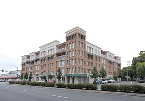 Villa Montgomery Apartments