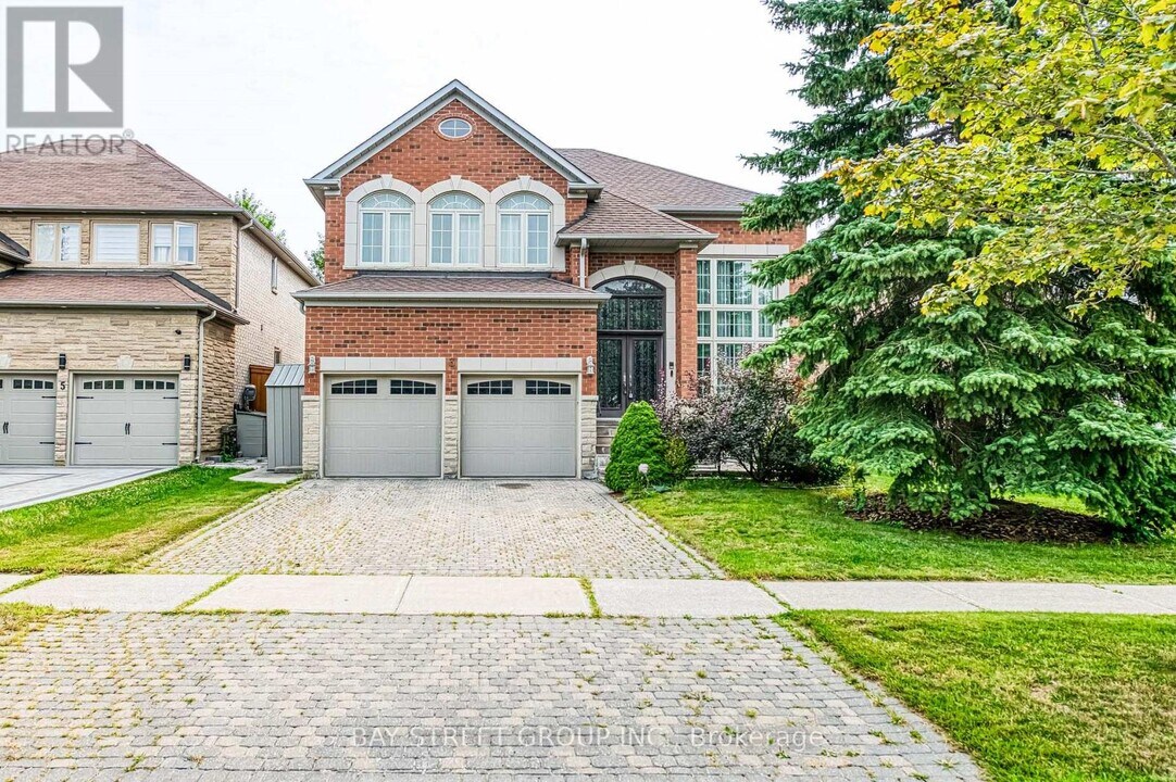 3 Edenbrook Crescent in Richmond Hill, ON - Building Photo