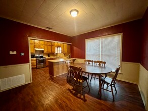 415 N California St in Henrietta, TX - Building Photo - Building Photo