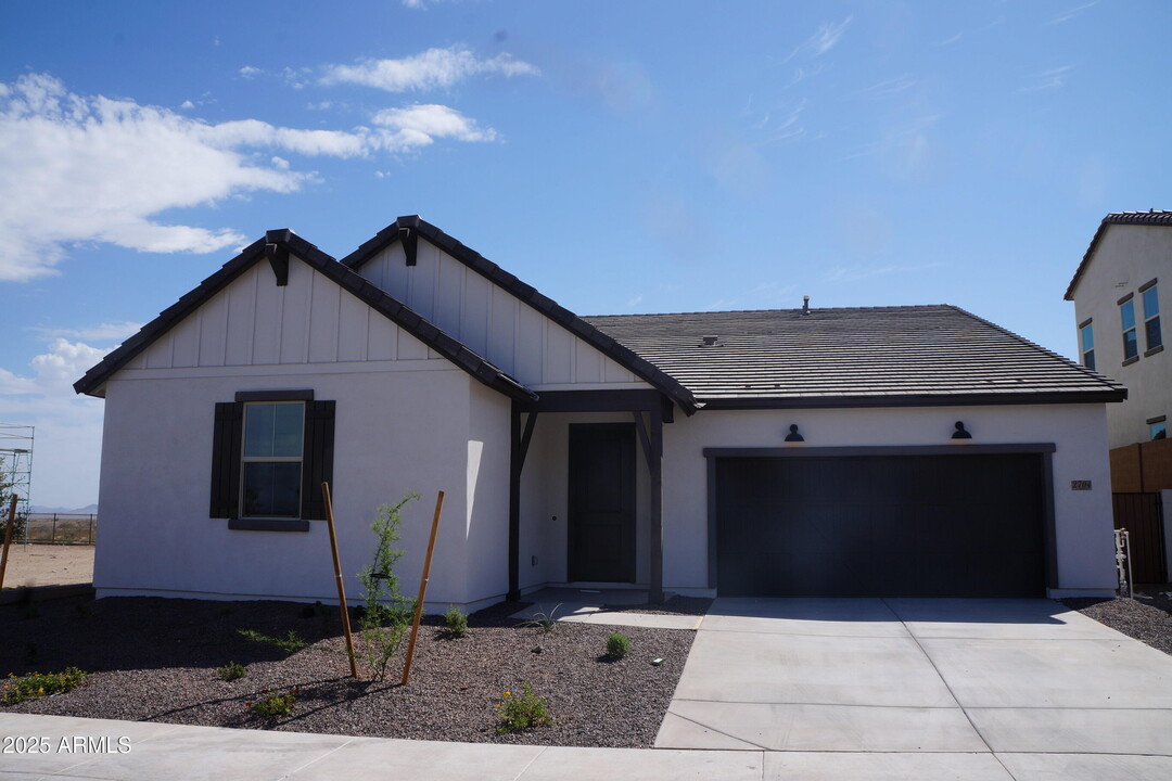 2704 N 216th Ave in Buckeye, AZ - Foto de edificio