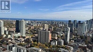 55 Charles St E in Toronto, ON - Building Photo - Building Photo