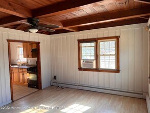 511 Holly Village Ln in Toms River, NJ - Building Photo - Building Photo