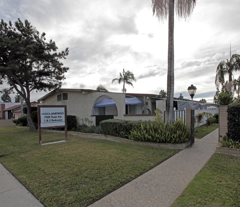 Garden Apartments in Westminster, CA - Building Photo