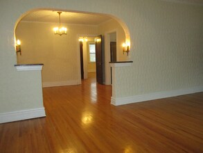 1079 Terrace Dr in Richmond Heights, MO - Foto de edificio - Building Photo