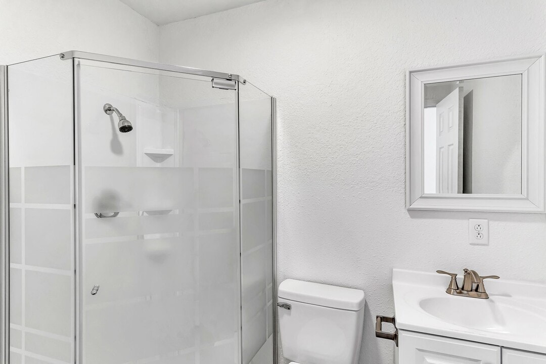 8669 Historic Hwy 165 in Hollister, MO - Building Photo