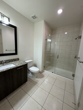 8278 NW 48th Ter, Unit A2 in Doral, FL - Foto de edificio - Building Photo