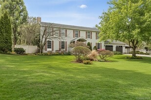 21 Foreston Cir in Manorville, NY - Building Photo