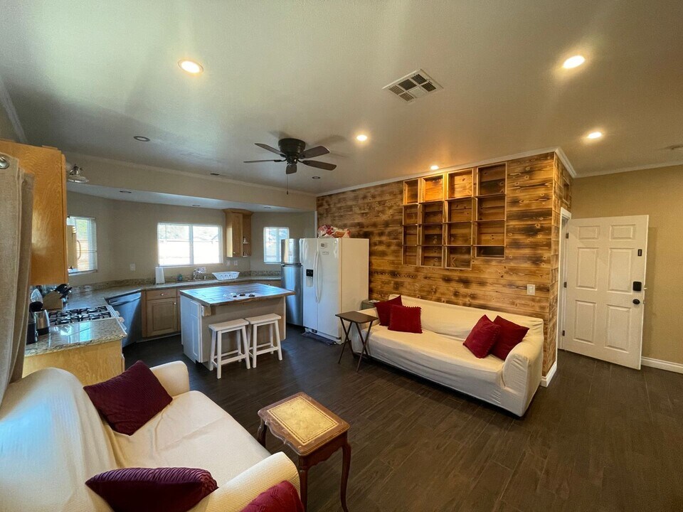 6482 Montezuma Rd-Unit -6482 Montezuma in San Diego, CA - Building Photo