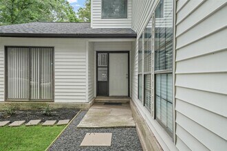 18009 Split Oak Cir in New Caney, TX - Building Photo - Building Photo