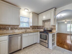 3836 Van Ness Ln in Dallas, TX - Building Photo - Building Photo