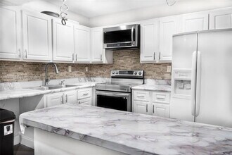 20300 NE 3rd Ct in North Miami Beach, FL - Building Photo - Building Photo