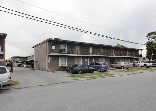 Carriage Way Apartments in Houston, TX - Building Photo - Building Photo