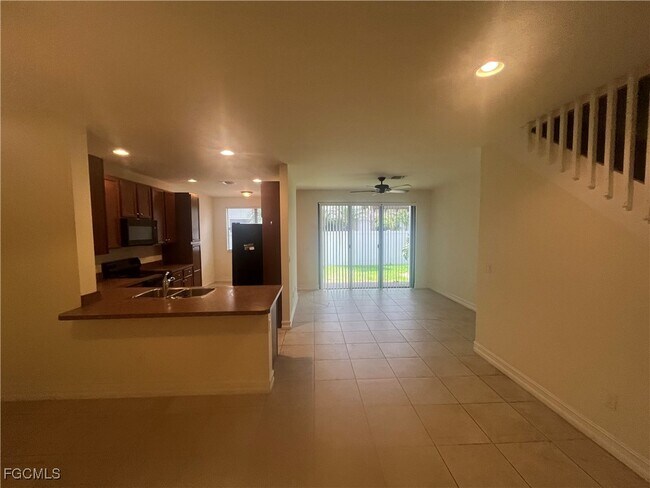 9453 Montebello Way in Ft. Myers, FL - Building Photo - Building Photo