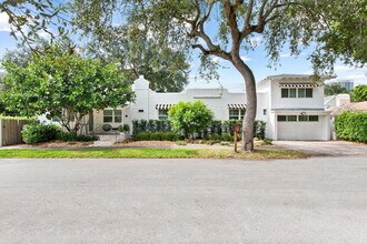 615 SE 11th Ave in Fort Lauderdale, FL - Building Photo - Building Photo