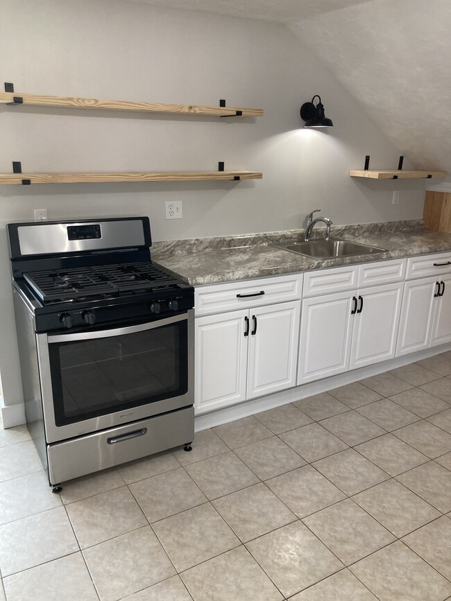 1035 W 36th St, Unit 2