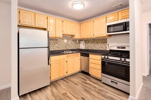 Potomac Ridge Apartments in Woodbridge, VA - Building Photo