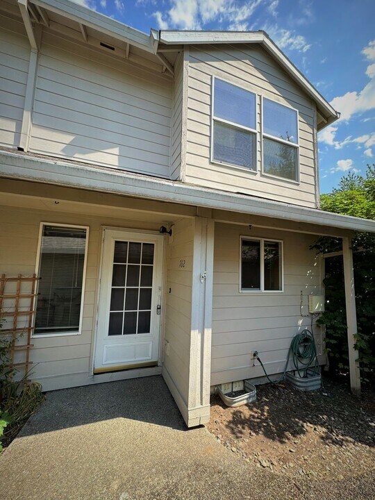 762 SW 206th Pl in Beaverton, OR - Building Photo