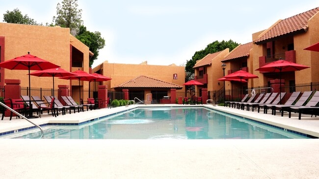 Atrium Court in Phoenix, AZ - Building Photo - Building Photo