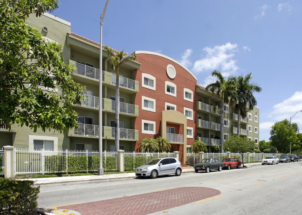 South Wind Apartments in Hialeah, FL - Foto de edificio