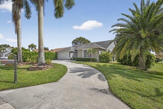 12865 Meadowbend Dr in Wellington, FL - Building Photo - Building Photo
