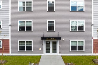 Goodall Place in Sanford, ME - Foto de edificio - Building Photo