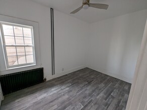 82 W Broadway in Salem, NJ - Building Photo - Interior Photo