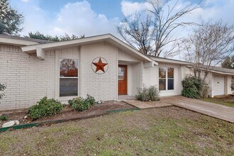 5516 Laredo Ln, Unit 302 in Garland, TX - Building Photo - Building Photo