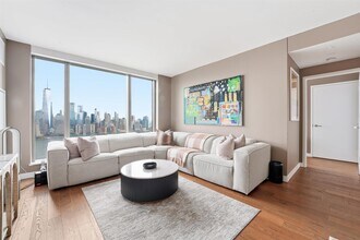 99 Hudson St in Jersey City, NJ - Building Photo - Building Photo