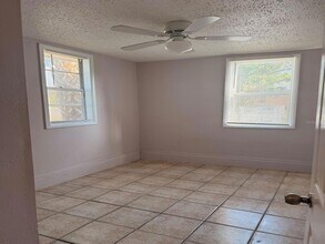 1327 43rd St S in St. Petersburg, FL - Building Photo - Building Photo