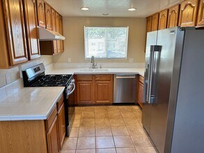 128 Redondo Ct in Marina, CA - Building Photo - Building Photo
