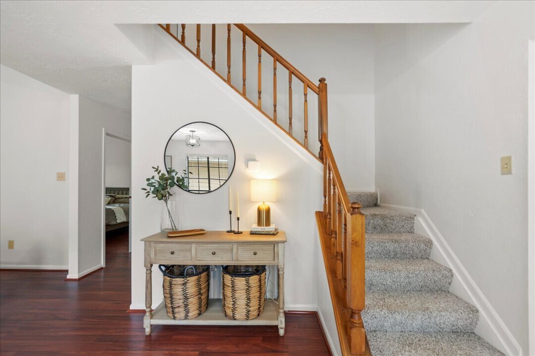 7752 High Village Dr in Houston, TX - Building Photo