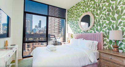 688 N La Salle Dr in Chicago, IL - Building Photo - Building Photo