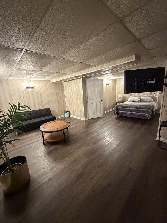 5565 Hillcrest Dr in Union City, GA - Building Photo - Building Photo