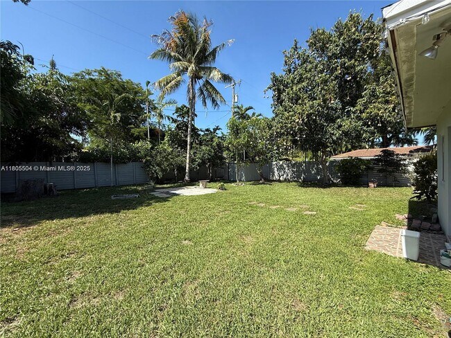 1285 NE 103rd St in Miami Shores, FL - Building Photo - Building Photo