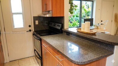 3240 Mary St in Miami, FL - Building Photo - Building Photo