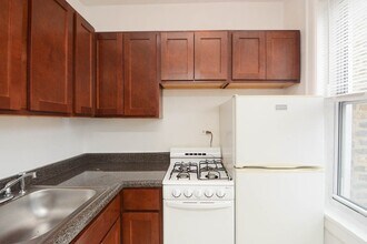 716 W Belmont Ave in Chicago, IL - Foto de edificio - Building Photo