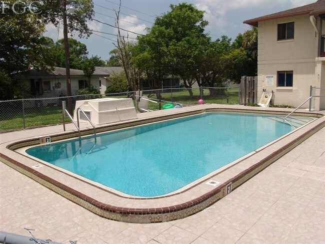 1318-1322 SE 40th Ter in Cape Coral, FL - Building Photo - Building Photo
