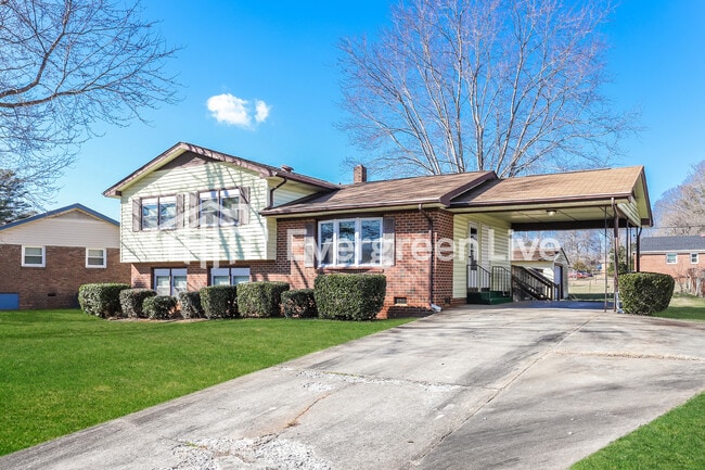 property at 1711 Oberlin Dr