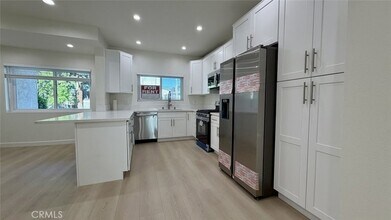 310 E Providencia Ave, Unit 108 in Burbank, CA - Foto de edificio - Building Photo