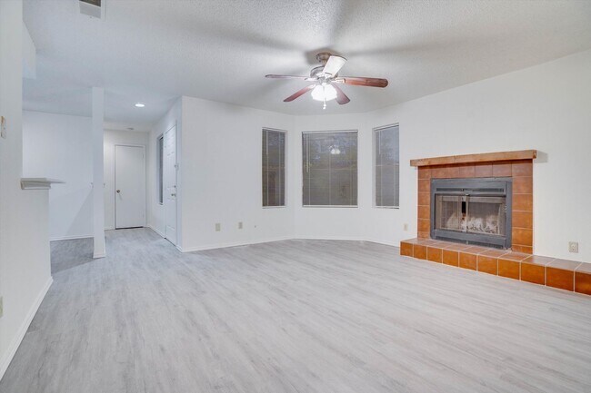 8701 Schick Rd-Unit -Unit C in Austin, TX - Building Photo - Building Photo
