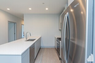 6350 N Glenwood Ave, Unit 403 in Chicago, IL - Building Photo