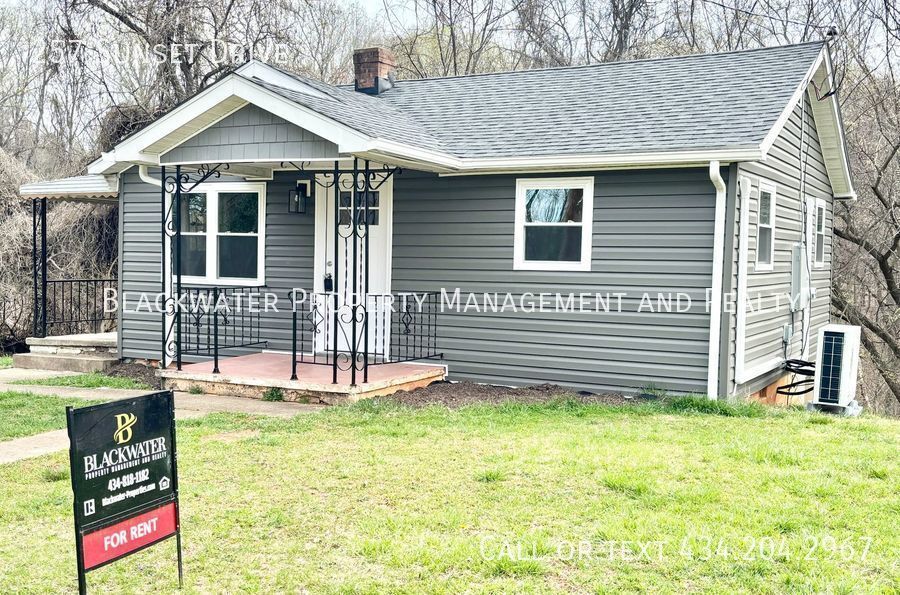 257 Sunset Dr in Madison Heights, VA - Building Photo