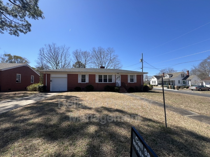 427 W Whitaker St in Clayton, NC - Building Photo