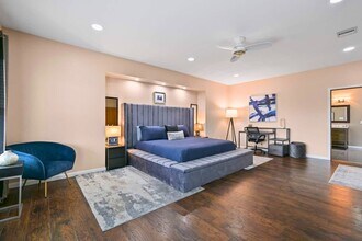 2402 Pine St in Galveston, TX - Building Photo - Building Photo