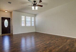 305 Olmos Dr in Leander, TX - Building Photo - Building Photo