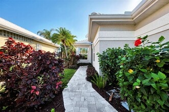 561 Fallbrook Dr in Venice, FL - Building Photo - Building Photo