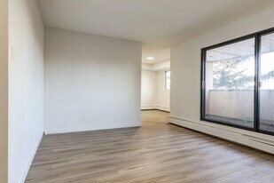 South Ridge Apartments in Edmonton, AB - Building Photo