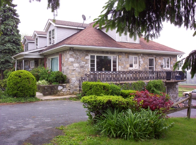 1530 Main St, Unit E