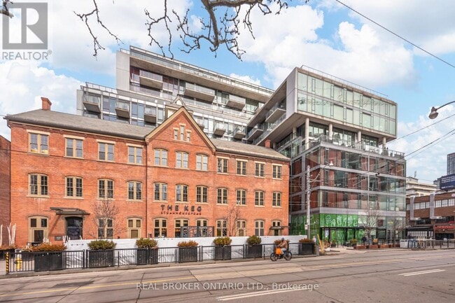 560 King St W in Toronto, ON - Building Photo - Building Photo